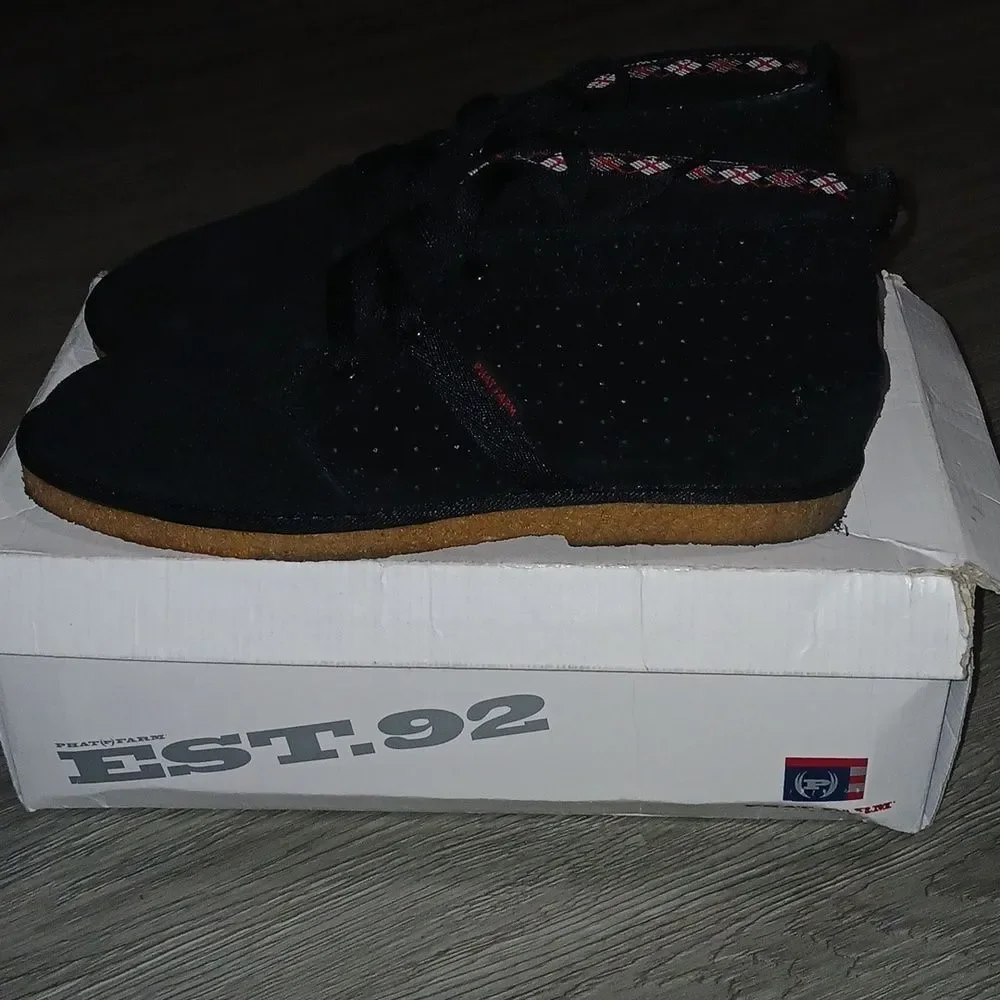 Phat Farm Pipeline Perforated Black suede leather chukka boots Sz 10.5 EUC